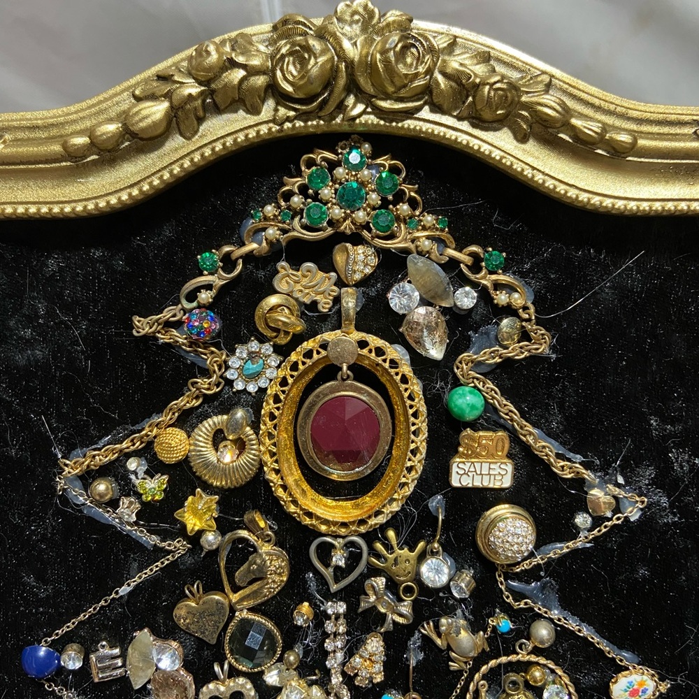 OOAK Handmade Framed Vintage & Modern Costume Jewelry Christmas Tree Mosaic Art. - Picture 4 of 6